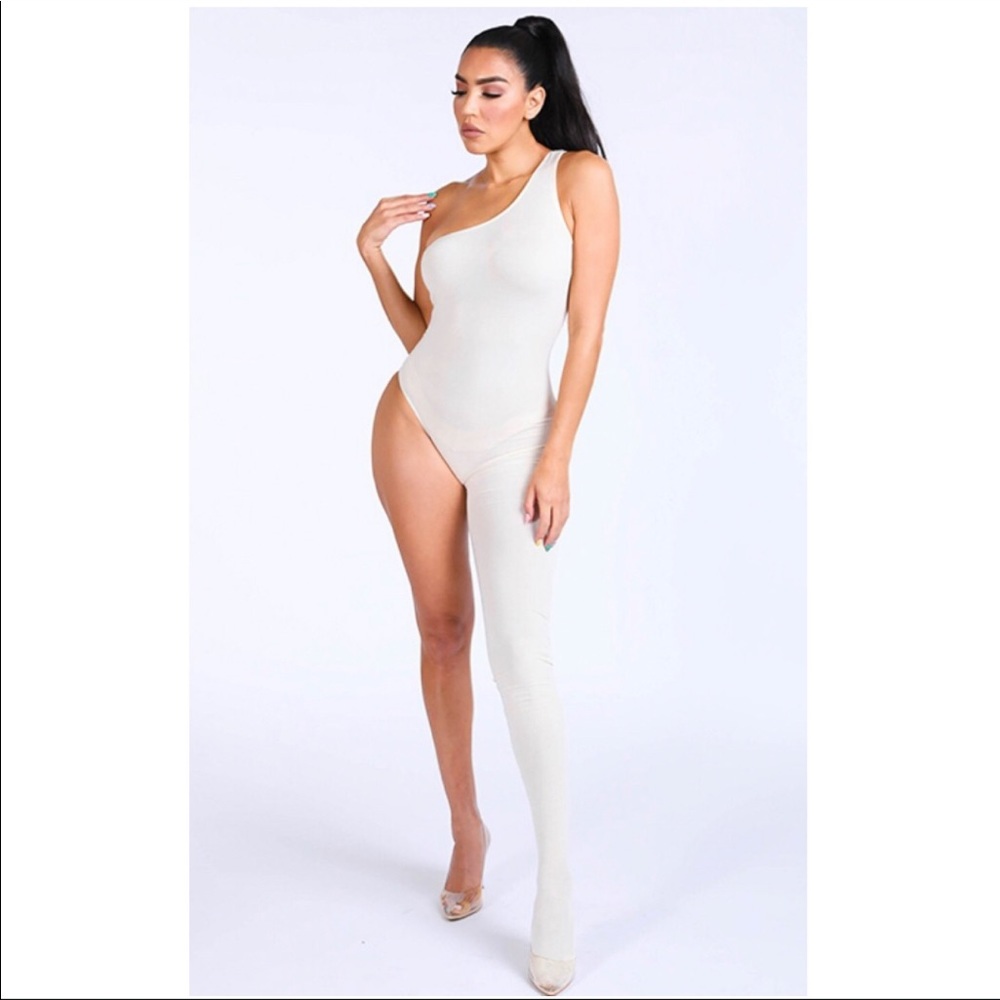 One-leg jumpsuit